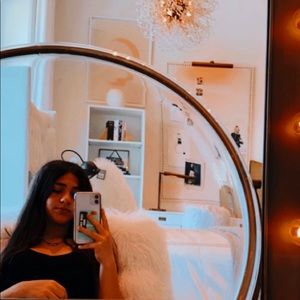 Meet your Posher, Ella